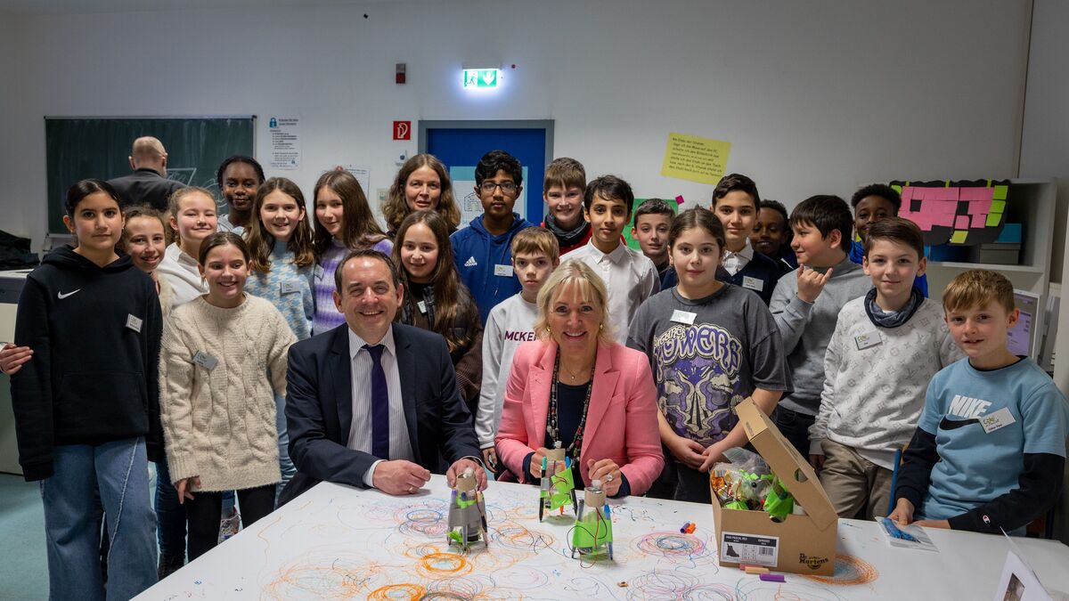 Lehrkr&auml;fte unterrichten in der &bdquo;Digitalen Welt&ldquo;